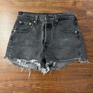 LEVI’S 501 Original Jean Shorts 25 light black wash.